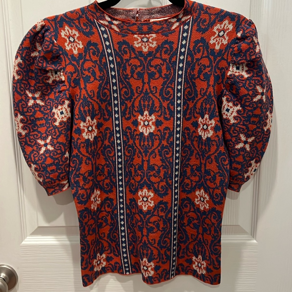 Flying Tomato Top. size small